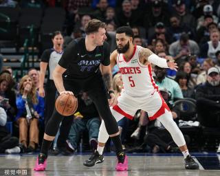 他向球迷展 他向球迷展